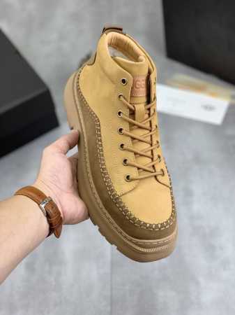 工厂价 UGG 最新款开口笑 全真羊毛内里 顶级高端品质皮毛一体保暖雪地靴来自澳洲温暖奢侈品牌男鞋，UGG-5877官网同步、采用进口牛皮制作，精心缝制而成.. - 点击图像关闭