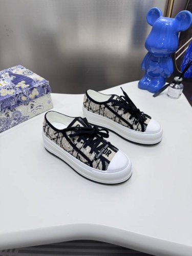 出厂： 2025Ss Dior Oblique 穿孔科技迪奥针织厚底运动鞋 市面上唯一对版高端品质 原版拆解开发，每个细节都不放过， 真正意义上的原版复刻， 鞋
