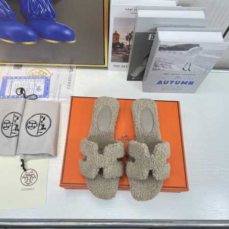 橙子出厂价 Hermes 爱马仕 秋冬新款 休闲家居外穿毛毛拖鞋 时尚潮流最新款泰迪羊毛H拖秋冬款平底毛拖，上脚超百搭暖底，女主们的最爱！ 码数：35-42 - 点击图像关闭