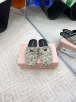 Miumiu秋夏系列穆勒鞋拖鞋包头针织半拖Zp开发 原版拆卸 对版拖鞋秒杀市面版本 Miu真的太少女啦 超级柔软舒服的脚感 材料：原版编织，内里小羊皮 原版橡胶