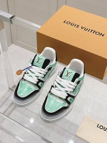 顶级版本：情侣款 Lv Tarine路易威登L家 驴牌 情侣款 休闲 运动鞋 滑板鞋 原版购入开发 做货 本款Lv Trainer 运动鞋选用牛皮革塑造繁复鞋面