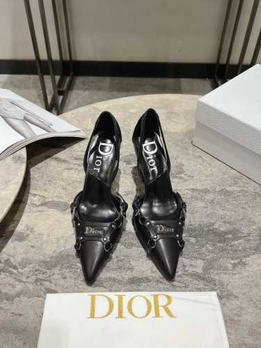 迪奥Dior 早春新款 尖头慕勒拖女拖鞋 明星同宽CD字母logo高跟凉鞋 市面顶级高端版本 材质：鞋面采用进口混种羊皮+水染羊皮内里 垫脚意大利真皮大底 跟高