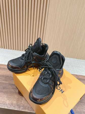 橙子出厂价p louis Vuitton 路易威登 Lv新配色 休闲老爹鞋 弓形运动鞋 不断的新品系列加入了更多配色细节 少女心爆棚 尽显青春活力 日常穿搭超级 - 点击图像关闭