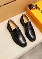 商品商标：Louis Vuitton 路易威登 休闲皮鞋 正码码数: 38-44 45.46订制 商品材料：精选 进口头层开边珠牛皮鞋面+奢华五金扣，进口头层牛