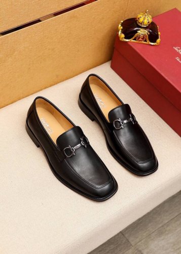 商品商标 Ferragamo 菲拉格慕 休闲皮鞋 正码码数: 38-44 45订的制 商品材料 精选 进口头层小牛皮鞋面+原版五金扣 进口水染牛皮内里 强烈立体