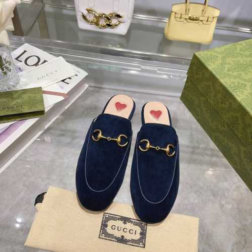 1803-10宝蓝羊猄￥ P310 35-41 41订Princetown系列拖鞋采用品牌经典的皮革面料，配以标志性的金色调马衔扣，呈现震撼效果。 宝兰色皮革