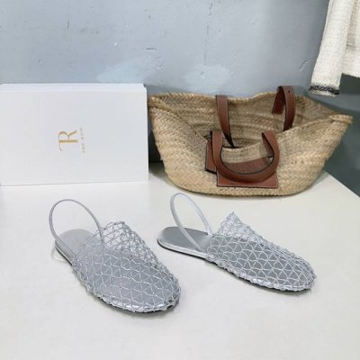 高品质出厂 小众潮牌The Row 25春夏新品渔网镂空网鞋平底凉鞋 夏天必备神器 满满的少女风 既摩登又复古的味道 非常的简约大气 不管是半身裙 连衣裙还是牛