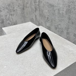 bottega Venet* 葆蝶家Bv最新款Sofia系列 芭蕾舞鞋 以意大利顶级工艺为灵魂，Bottega Veneta芭蕾舞鞋重新定义了现代女性的足尖优雅