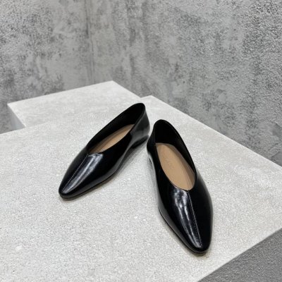 bottega Venet* 葆蝶家Bv最新款Sofia系列 芭蕾舞鞋 以意大利顶级工艺为灵魂，Bottega Veneta芭蕾舞鞋重新定义了现代女性的足尖优雅