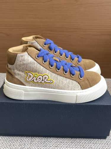 Dior 迪奥B33系列 25ss最新蛇年限定 休闲运动鞋 滑板鞋 情侣款25ss春季新品 重新诠释经典的网球鞋 时尚的廓形突显厚实感 采用海军蓝色和白色提花面