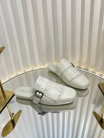 PRADA 普拉达 25 2025春夏新品 专柜走秀款复古流苏半拖鞋乐福鞋系列走秀款 复古感时髦满满 随意百搭 时尚休闲 独到味人人都爱也轻松驾驭 每年都会爆. - 点击图像关闭