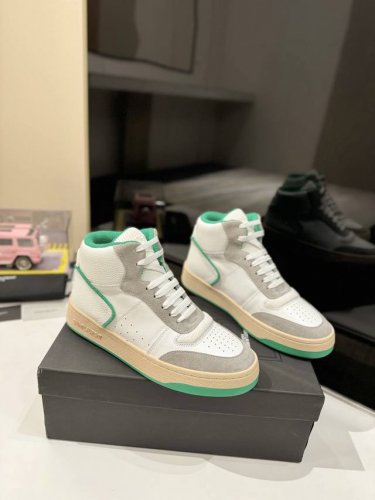 出厂价Pp： 情侣款高版本 Ysl Saint Laurent 圣罗兰 Sl61春夏最新爆款休闲系列 圣罗兰 Sl61 ，原版购入 一比一复刻 ，新鲜血液注入加