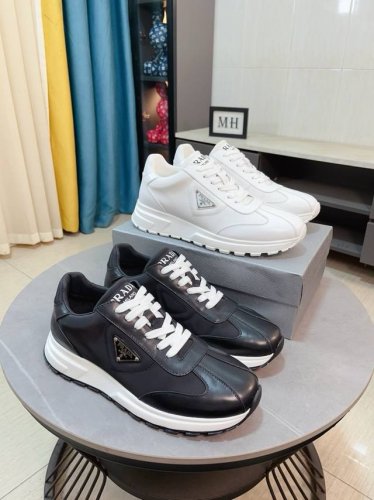 出厂价p 高品质新款prada 普拉达 专柜同步上市， 新款男鞋、面料精选进口面网配滴胶工艺。进口牛皮内里。高端气垫开模防滑橡胶大底，精美线条、简约大气，上脚舒
