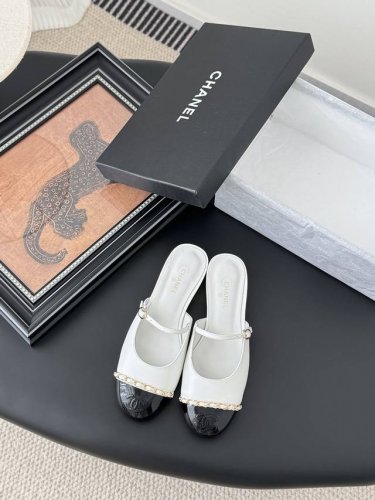 Chanel 25S走秀款玛丽珍链条单鞋 简约又不失甜美俏皮 鞋面牛皮 立体电绣Logo 纯色面料清爽易搭 搭配扣子更加跟脚 内里羊皮 真皮大底 size:35