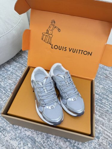lv 路易威登L家驴牌 Olympia系列 男款10 银色 Lv 路易威登L家驴牌Olympia系列情侣款 银角大王休闲 运动鞋 跑鞋 本款 Lv Olympi