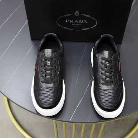Prada 普拉* -高端品质 原单 -鞋面：进口纳帕小牛皮、打孔小牛皮、鞋身车缝品牌图腾、鞋舌空压品牌logo -内里：水染牛皮 -大底：超轻tpu 发泡；成 - 点击图像关闭
