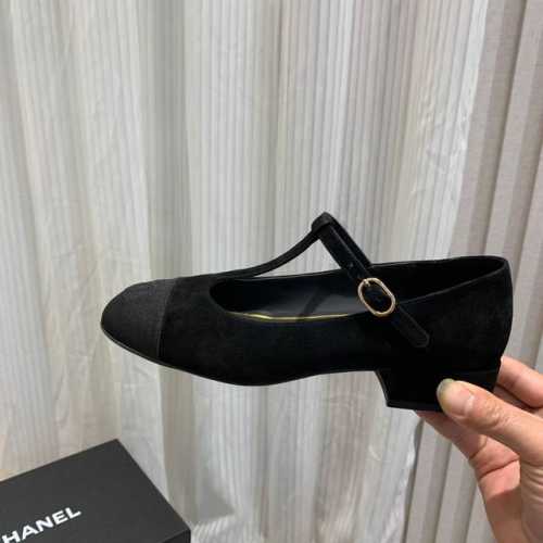 CHANE* ｜小香23ss新品玛丽珍鞋 今年的款是怎么回事 都太美了吧 这个春夏注定不平凡 自带精致与气质 就很有当代的复古那味儿～～ 既有单鞋的舒适又有玛丽