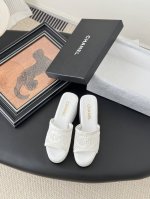 Chanel 25p秀款厚底防水台拖鞋 鞋面新版面刺绣，防水台4.5Cm，后跟10Cm！ 上脚后很稳！穿上立马两米八 内里垫脚羊皮，原版大底。 Size:35-