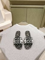 迪奥 Miss Dior系列平底拖鞋 字母刺绣Logo拼色一字拖鞋 1 专柜同步最新配色夏季胶囊系列立体刺绣度假字母拖升级版 美爆的全新系列 暴走利器原Ban开