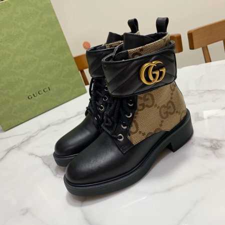 Gucci 古奇 双皮带扣短靴，版型秀气修脚，高级感十足，小红书.Ins博主刷爆款，复古又时髦，穿搭简便，上脚时尚大气 两种穿法：脚环双G扣，魔术扣设计 可拆卸 - 点击图像关闭