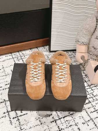 顶级品质 DriesVanNoten#DVN德训毛毛鞋 很miu味的德训单品样子很复古很出彩 麂皮拼接光面小牛皮，质感和细节都很赞哦 内里采用A级纯羊毛材质，皮 - 点击图像关闭