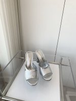 小香2025春季新品 ～小香高跟凉鞋！同原版1：1复制！非市场普通版本。面料：羊皮内里：羊皮跟高：8.5cm码数：35-39 40定做不退换
