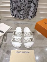 出厂 Lv25S新款平底男士拖鞋凉鞋夏天必备款整双鞋子采购Zp开发打造，全部定制材料，独家开模大底，细节全部对版出货，连包装也做到跟正品一样。码数39-45