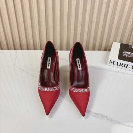 2054 新款新品 MIU MIU 全新超美装饰搭配,时尚淑女气质十足 双色拼接 又不乏美艳色彩,外侧附带弹力象巾 上脚非常方便意大利引进的原版楦头是最新楦、出 - 点击图像关闭