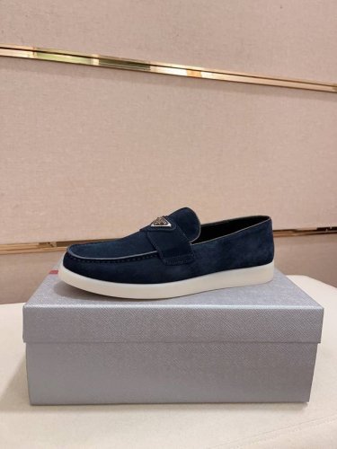 工厂价 高版本 新款prada 普拉达 高帮专柜同步上市， 新款男鞋、面料精选发防水科技布。头层牛皮内里。原版开模防滑橡胶大底，精美线条、简约大气，上脚舒服上挡