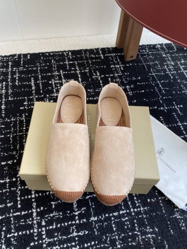 代购级拖 单鞋 brunello Cucinelli 25Ss 春夏新款 渔夫鞋 Bc经典 半拖 制作工艺相当麻烦 一个就是手工缝制 需要点对点缝 特别慢 还有