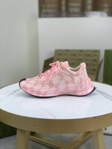 出厂价 顶级版本 Gucci 古奇 最新款限定款情侣双g升级版休闲鞋！材料均为高端材料定制，超级好看，进口电绣工艺，请各位看清细节认准品质，独家开模高端大底，高