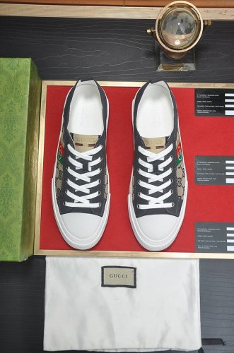 出厂价 Gucci 古奇 官网1:1运动男鞋火爆上市，采用原版布料+水染羊皮内里，再加官网原版1:1舒适大底。时尚百搭，着脚超舒适、透气。标准鞋码38 45 4