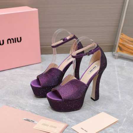 Miu Miu 2025Ss最新走秀时装真丝满钻高跟鞋 原版购入、细节对照原版！顶级品质！ 精确到1：1 轻奢而不累脚、上脚可随意搭配春夏的服饰、更加彰显质感和 - 点击图像关闭