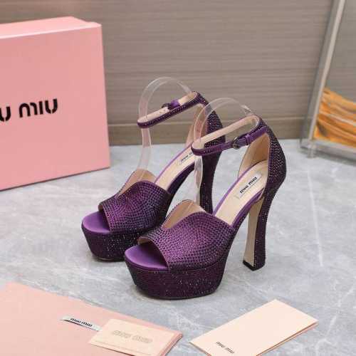 Miu Miu 2025Ss最新走秀时装真丝满钻高跟鞋 原版购入、细节对照原版！顶级品质！ 精确到1：1 轻奢而不累脚、上脚可随意搭配春夏的服饰、更加彰显质感和