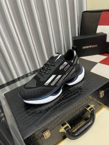 出厂价Pp： 阿玛尼 Armani 男士休闲鞋新款上市 鞋面头层牛皮真皮内里进口原版大底完美造型顶级品质，鞋面Logo电绣显得鞋型饱满，立体感十足，舒适透气超级