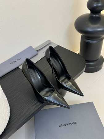 BALENCIA新款高跟鞋超有气质妥妥的自留款 上脚尤为惊艳，闭眼入都是不会后悔 进口牛漆皮鞋面 羊皮内里 真皮大底 尺码:35–39 40定制 - 点击图像关闭