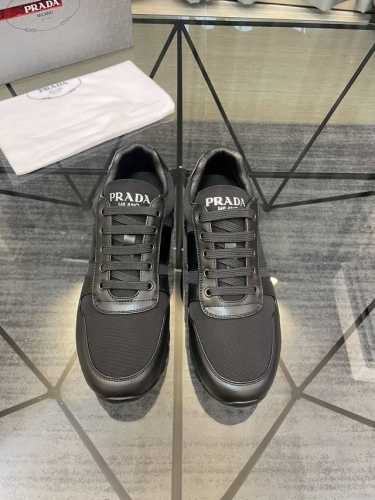 售 价 商品商标：Prad* 普拉* 低帮运动鞋 正码码数 38-44 可订做45.46 商品材料：鞋面进口牛皮拼接原版布料，羊皮内里，原版大底。 编 号：96