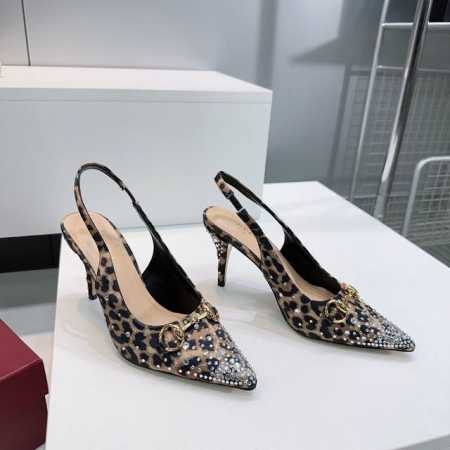 高品质出厂 ！顶级品质Gucci 2025春夏新品经典马衔扣奢华烫钻豹纹后空高跟凉鞋！魅力尖头婚鞋，鞋面缀饰闪耀夺目的水晶细节，尖头设计别具匠心，为整体廊形增添 - 点击图像关闭