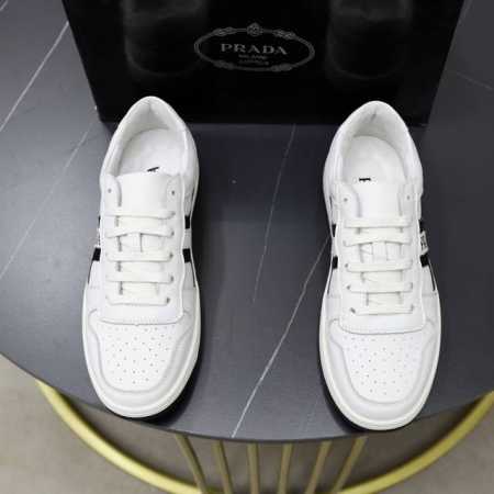 出厂价： 品牌：普拉达 标准码：男码38 44 45可以定做 等级：官网同款 高品质男鞋 材料：原版皮料材质 搭配舒适透气内里 原版防滑耐磨橡胶轻便大底 款式类 - 点击图像关闭