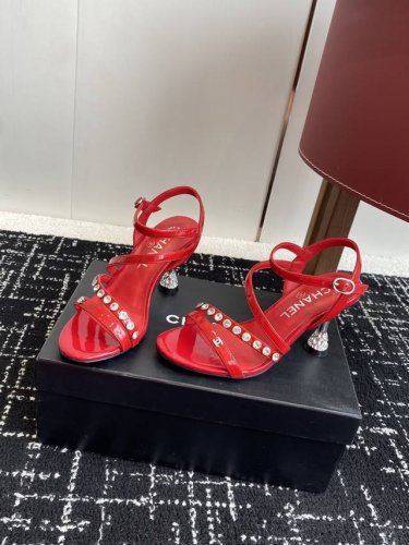 代购级 chanel 小香 25Ss 春夏新品度假 钻跟 钻扣 凉鞋 小香的一款全新设计 鞋面透明材质搭配双C 简约百搭上脚超级美的 怎么看都超美 鞋面 采用进