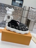 限男款！驴家新款乐福鞋出货 Lv Space Lander本款乐福鞋取材 Monogram 丹宁布，Lv标识点缀鞋身，搭配光滑小牛皮革饰边，搭配饰有 Monog