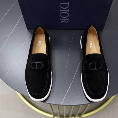 出厂价Pp： 品牌：迪奥Dior 标准码：男码38 44 45可以定做 等级：官网同款 材料：原版牛皮拼接 牛皮内里 原版Tpu耐磨柔软大底 款式类别：休闲运动