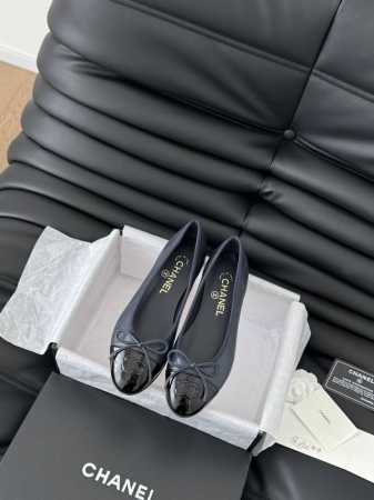 Chanel 新色芭蕾舞鞋 原版1:1复刻 经典中的经典 无论搭配裤装还是裙装都是完美 小圆头的设计很好的修饰脚型 ，小仙女们必备！ 跟高：2.5cm 码数 ： - 点击图像关闭