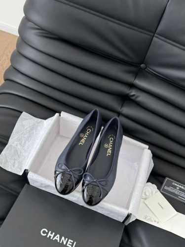 Chanel 新色芭蕾舞鞋 原版1:1复刻 经典中的经典 无论搭配裤装还是裙装都是完美 小圆头的设计很好的修饰脚型 ，小仙女们必备！ 跟高：2.5cm 码数 ：