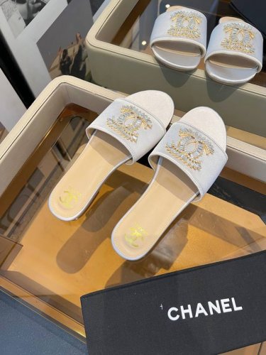 chanel小香C家凉拖系列 官网同步 经典高雅 随意穿搭 原版Logo标 选用进口牛皮和C家定制面料 多种颜色供女神选择 码数 36 40 定做35 41 4
