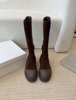 市场最高品质 独家款BrunelloCucinelli 源自乐福鞋的经典灵感定义了这款新胶底鞋的现代优雅风格。珍贵的进口小牛京皮上展现着别致的斑驳，与超轻盈的天