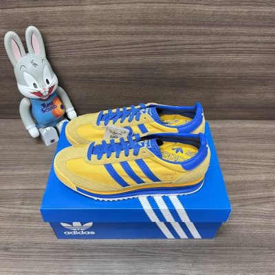 顶级版本Adidas Originals Sl 72 低帮休闲运动情侣鞋黄蓝。 编号:Ie2562 包装:全套得物配件加得物盒包装！ 码数:36-45码 正码
