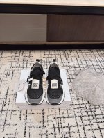 代购级 Dior迪奥 针织 飞织 休闲 运动鞋 柔软透气的鞋面与轻盈的纹理效果橡胶鞋底相得益彰，饰以各种经典细节，是日常造型的理想之选 可与各式休闲单品搭配，打