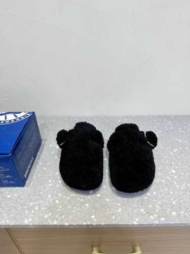 勃肯_包头 毛毛拖鞋 BIRKENSTOCK毛毛鞋加绒软木拖鞋外穿Arizona系列 舒适还轻便，再加上弧度贴合脚弓，而且软木乳胶有一定的收缩性，长时间穿着后能