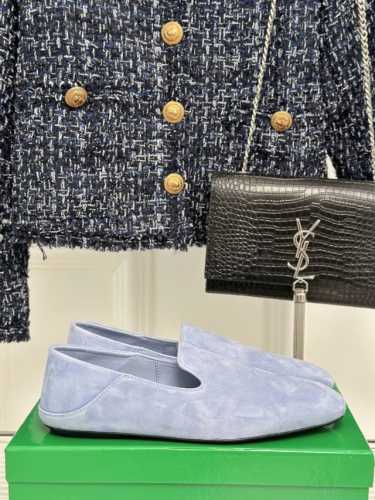 厂价 Bottega Venet*｜葆蝶家24ss新品 平底单鞋乐福鞋 设计舒适时尚 让你爱不释手 既显气质又显高贵。 鞋面采用原版定制牛皮 内里垫脚均为混种羊